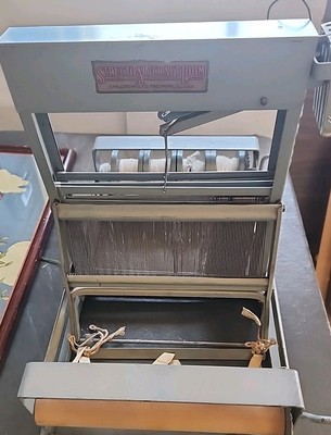 Structo Artcraft 240-4 Tabletop Tabletop Loom, circa 1950s
