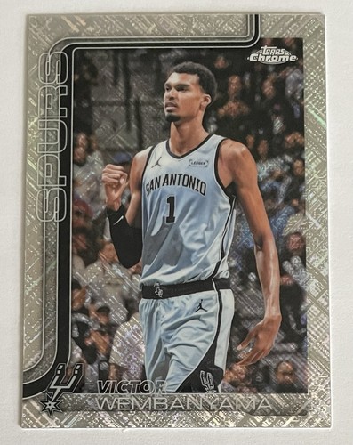 2025-26 Topps Chrome Update Victor Wembanyama Skylight Refractor #22 Spurs
