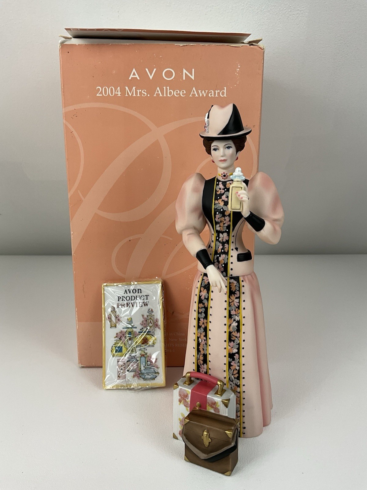 AVON 2004 MRS ALBEE PRESIDENTS CLUB AWARD FULL SIZE FIGURINE BRAND NEW W/ BOX