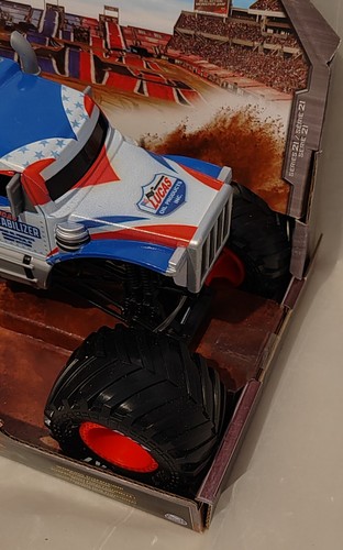 Monster Jam Truck Lucas Stabilizer 1:24 Scale. Series 21, Age 3+ New - Picture 2 of 9