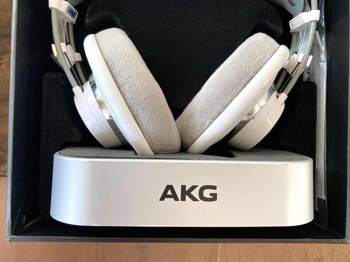 AKG K701 Premium Class Reference Headphones 2458X00180 (B AKG K701 Premium Class Reference Headphones 2458X00180 (B