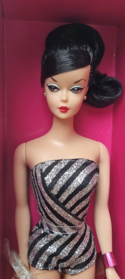 BARBIE PLATINUM 60th SPARKLES signature inspiring girls 1959 MATTEL 2018 NRFB - Immagine 2 di 4