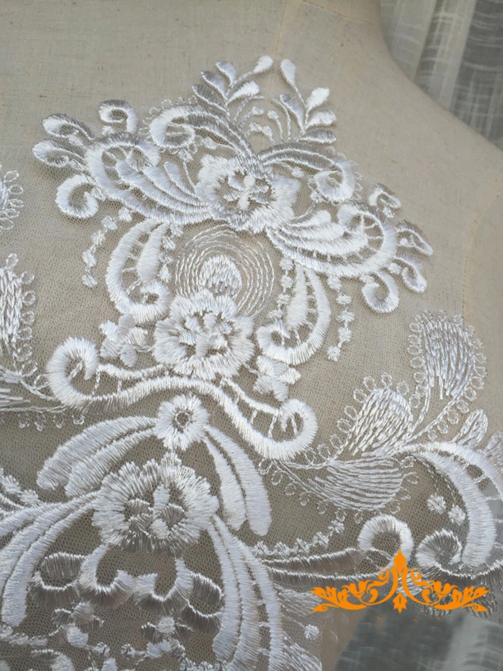 OFF WHITE Abito da sposa bianco sporco pizzo orlo ricamo motivo floreale costume applicazione 1 pz