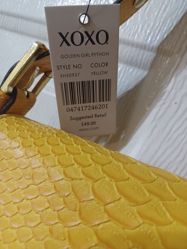 Bolso de Mano XOXO Amarillo Mostaza y Tachuelas Acento Nuevo Con Etiquetas. - Imagen 4 de 10