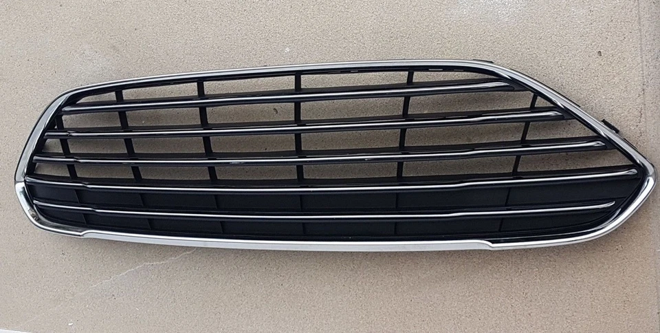 GRIGLIA PARAURTI radiatore SUPERIORE FORD FIESTA 2013 2016 MASCHERINA CALANDRA - Immagine 2 di 4