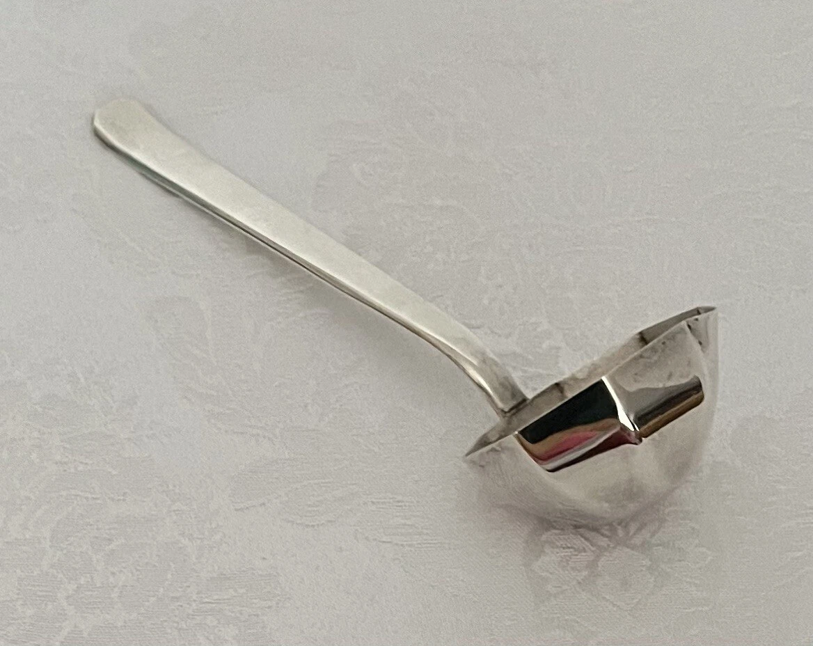 Unique Vintage Silver Plate 7-1/2” Cream Sauce / Gravy Ladle
Opens in a new window or tab