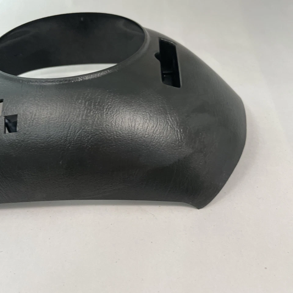 Оригинальный черный молдинг для задней отделки рулевого колеса 2002 Chevrolet Venture - Изображение 2 из 4