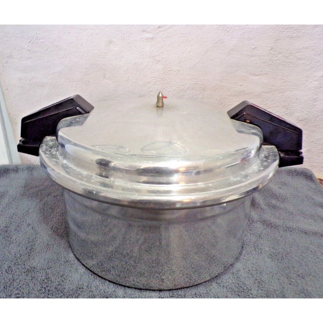 Mirro-Matic Model Canner Pressure Cooker Polished Aluminum Locking 12 Qt 284H
Opens in a new window