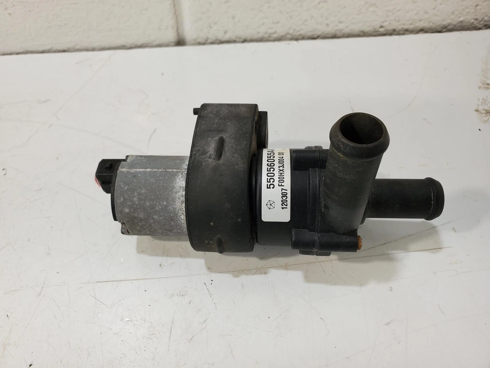 Bomba de refrigerante auxiliar Dodge Durango 2001-2003 OEM 55056055AA Foto 3 de 4