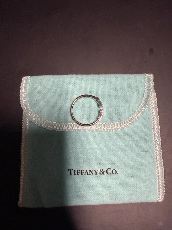 Anillo de alambre Tiffany & Co. T de oro blanco de 18 quilates Foto 4 de 4