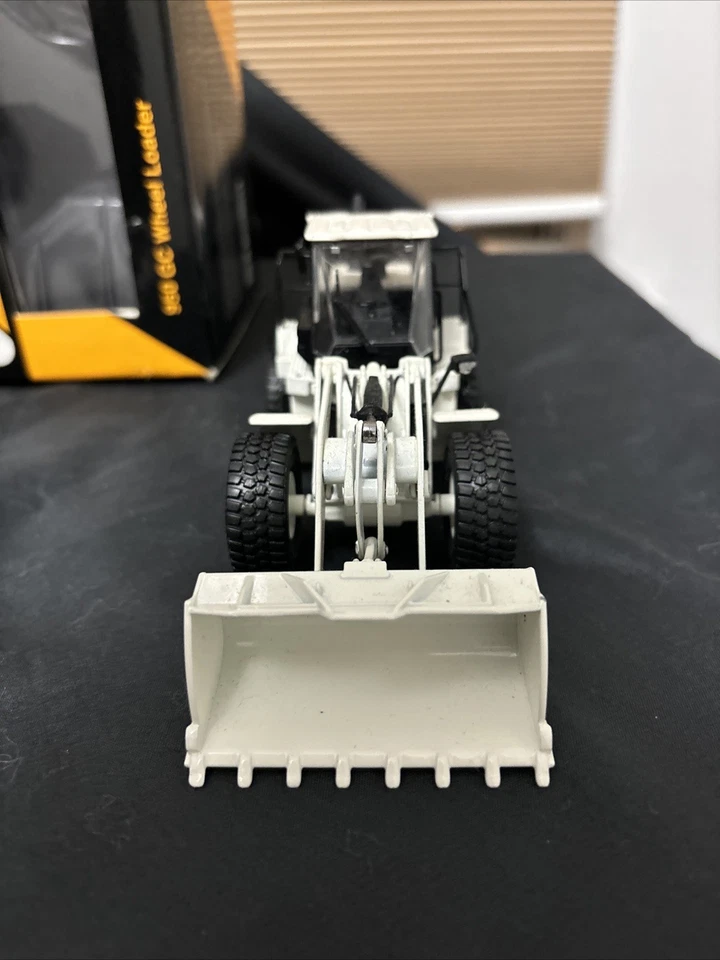 1/50scale Caterpillar 950GC Wheel Loader White Edition 2013 Highly Collectible - Image 4 of 4