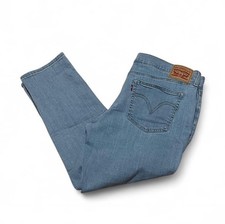NWT Levi  s Boyfriend Jeans Size W31 / L27 Light Wash Mid Rise Relaxed Tapered
