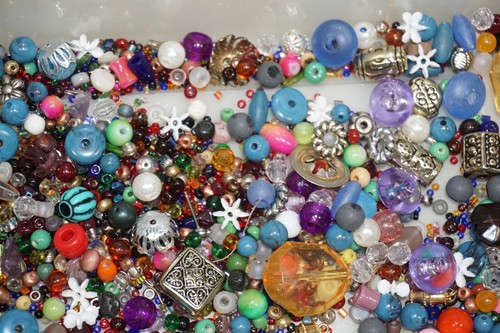 Mixed Lot Loose Bead Soup 12oz bag Various Materials Colors Shapes Sizes - Picture 4 of 9
