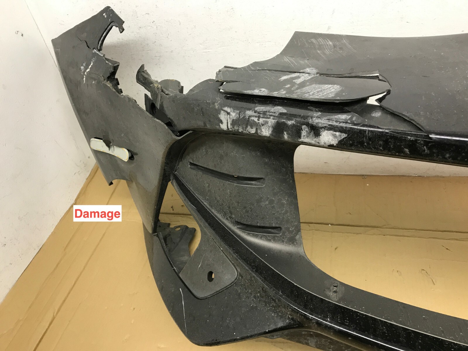 2013-2017 Ferrari F12 Berlinetta Front Bumper Cover Black OEM 084361500 Broken