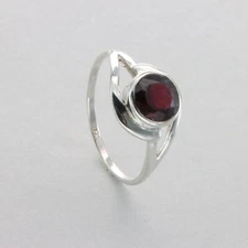 Faceted Round Red GARNET Ring- Multiple Sizes - 925 STERLING SILVER Gemstone #8e