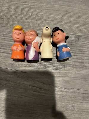 Peanuts Vintage Rubber Topper Figure Lot of 4- United Features Syndicate