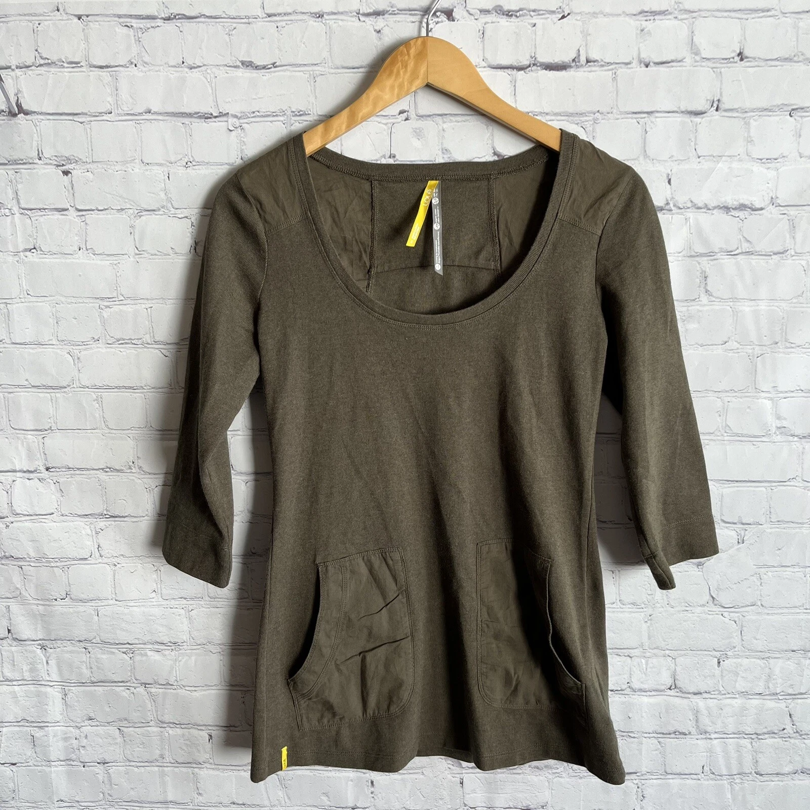 lole 3/4 sleeve scoop neck pockets 
