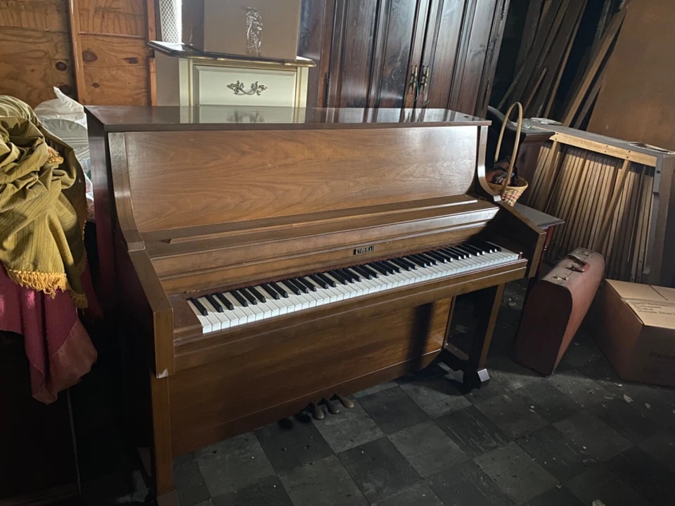 This item is a used Kimball School Upright Piano that is ideal for the home - Image 4 of 4
