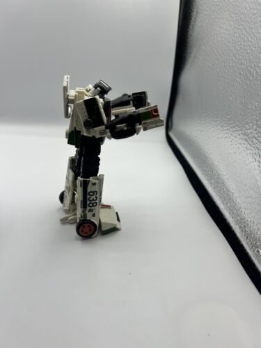 Hasbro Transformers War for Cybertron: Earthrise Wheeljack - Picture 3 of 7