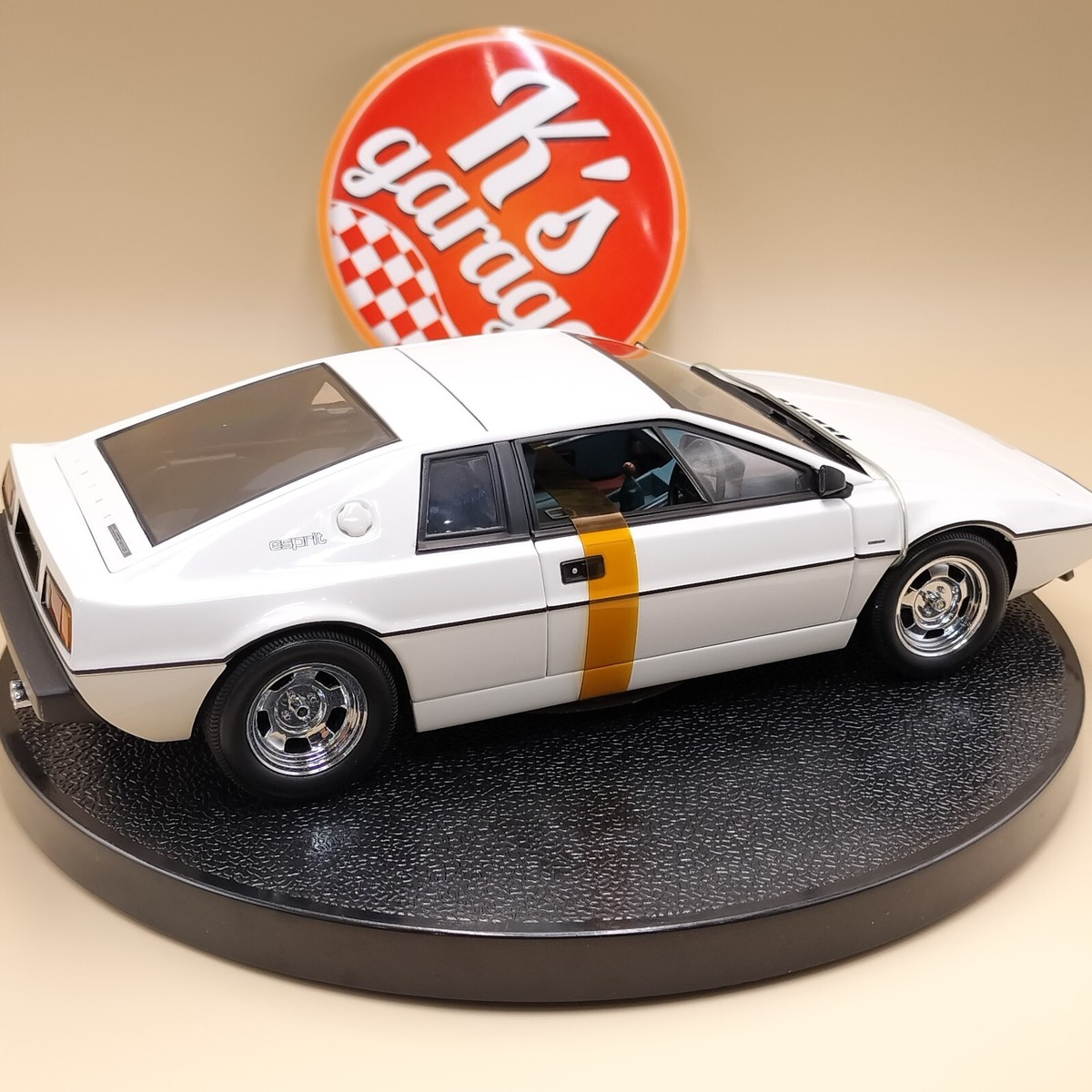 AUTOart 1/18 Lotus Esprit S1 type 79 white The Spy Who Loved Me
