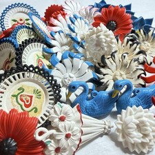 Lot 42 VTG Plastic Curtain Tie Backs Floral Push Pin Tack Button Swan Umbrella