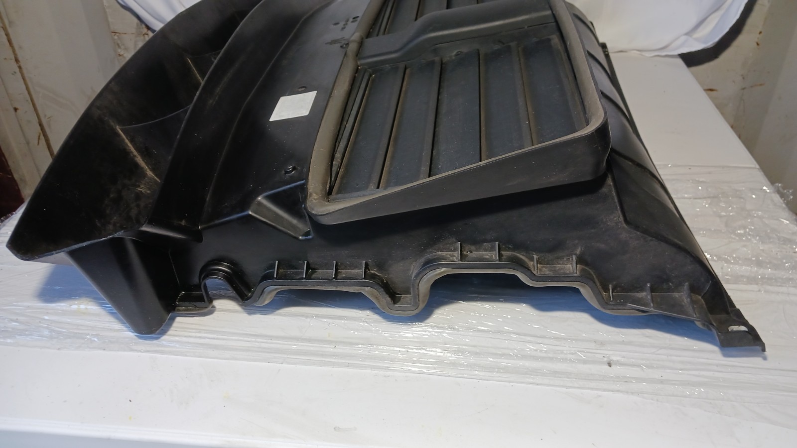 2017-2020 MASERATI LEVANTE 3.0L FRONT RADIATOR AIR DUCT SHUTTER GRILLE OEM