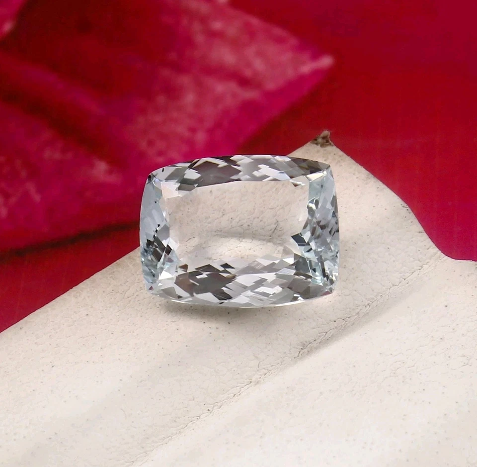 5.59 Cts AAA Grade Natural Excellent Aquamarine Cushion Cut Loose Gemstone - Image 2 of 3