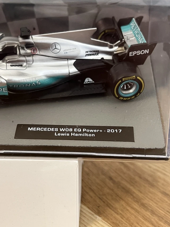 ixo 1:43 F1 Racing Mercedes-Benz W08 EQ Power 2017  Lewis Hamilton Diecast Model — 第 2/2 张图片