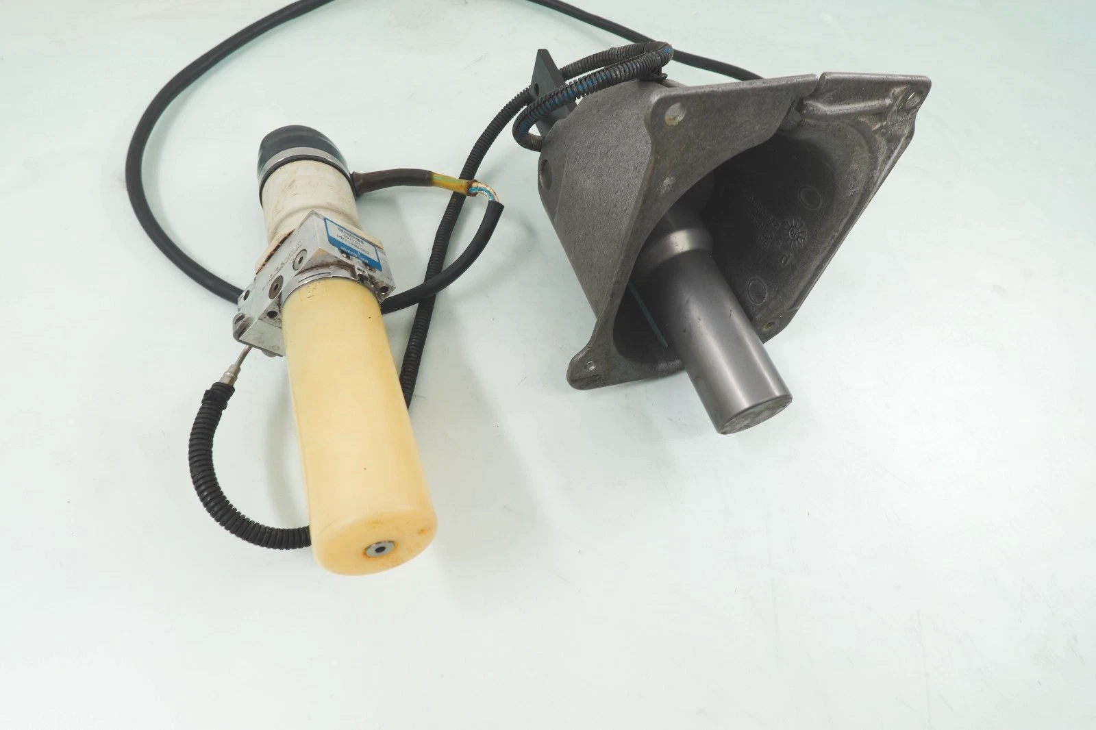 2011 Sea-Doo GTX iS 215 OEM Suspension Shock Pump + Actuator Assembly 279000207