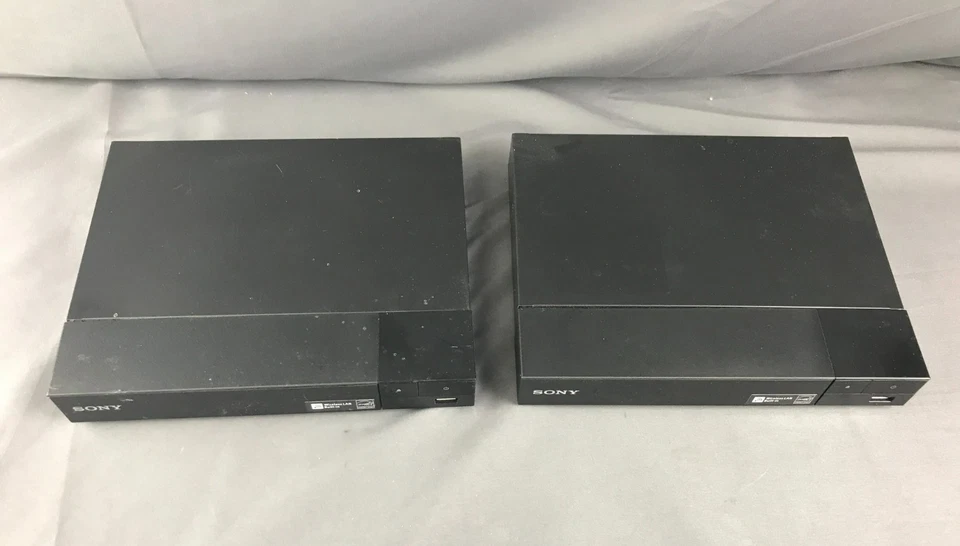Reproductor de Blu-ray y DVD Sony BDP-S3700 Wi-Fi/sin probar/solo unidad lote de 2 para pieza Foto 3 de 4