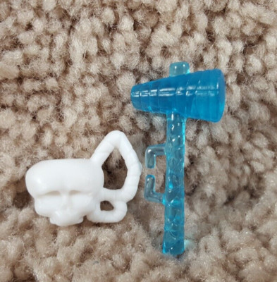 Monster High Doll Freaky Fusion Catacombs White Skull Cup & Art Class Ice Pick