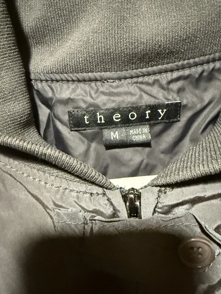 Chaqueta corta Theory para mujer con cremallera completa bolsillos gris talla M pequeña informal ligera Foto 2 de 4
