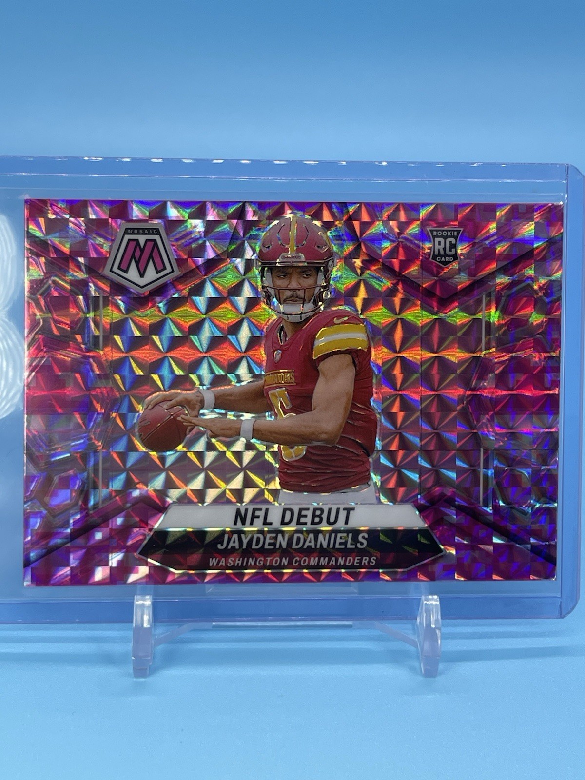 2024 Mosaic ~ JAYDEN DANIELS ~ NFL Debut #272 Camo Pink Mosaic Prizm RC 🔥
