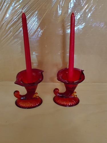Juego de 2 candelabros de vidrio Fenton Amberina raros cuerno de cornucopia rojo rubí... - Imagen 18 de 20