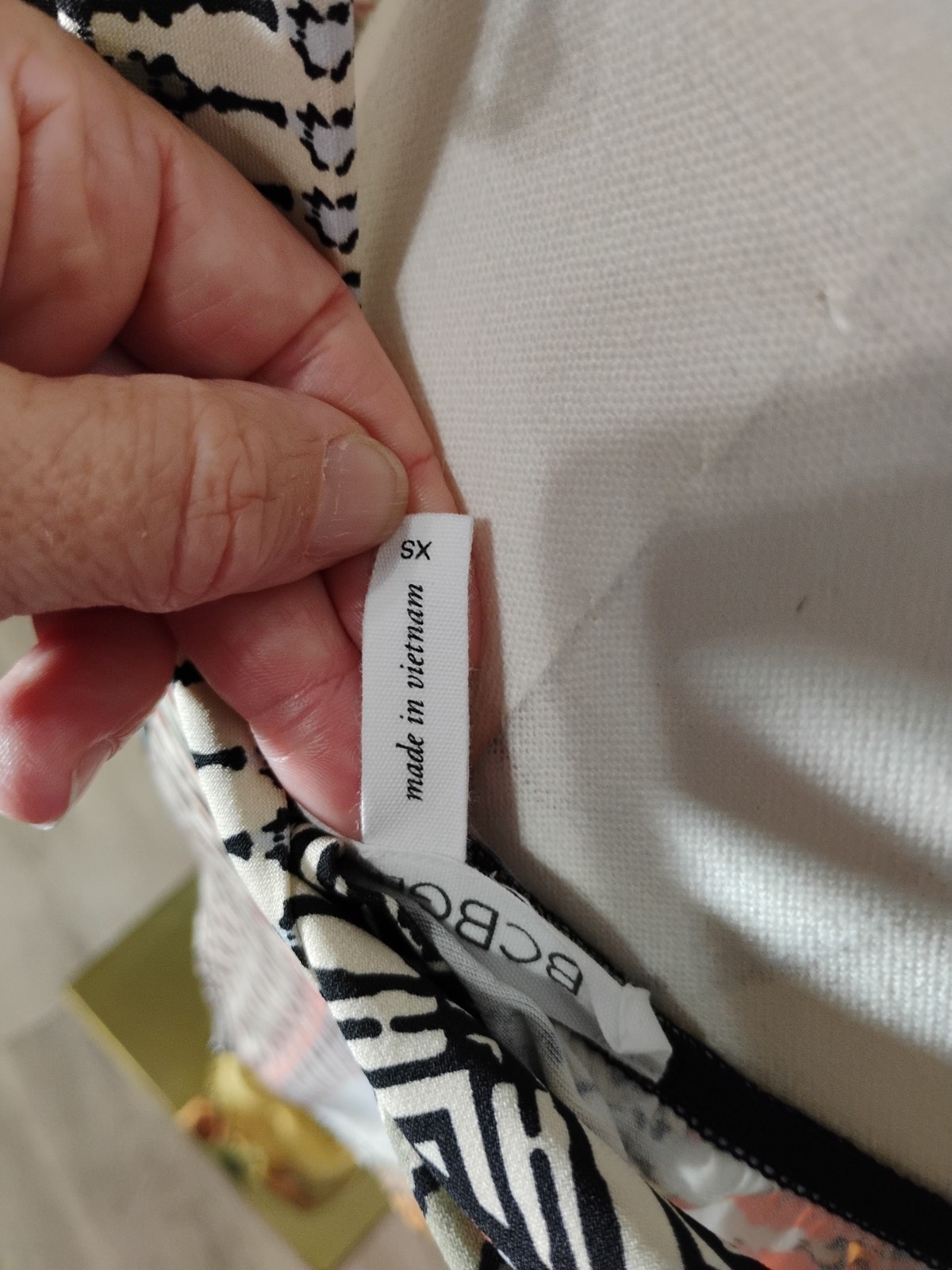 BCBGeneration Patterned Sleeveless Low V-Neck Bod… - image 11