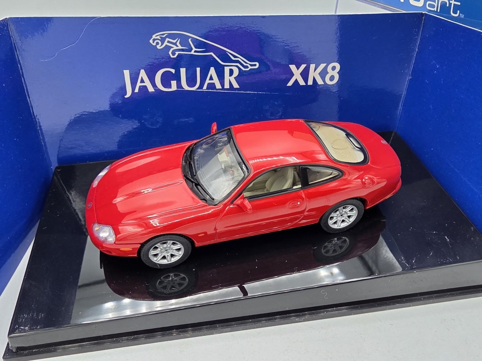 JAGUAR XK8 COUPE ROUGE RED AU 1/43 AUTOART 53632