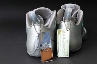 nike platinumposite