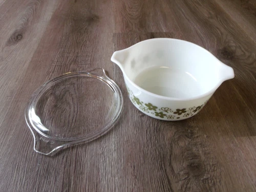 VINTAGE PYREX 472  SPRING BLOSSOM  1 1/2 PINT CASSEROLE DISH WITH GLASS LID