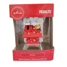 Hallmark Peanuts Snoopy Decorated Dog House Hanging Christmas Tree Ornament New