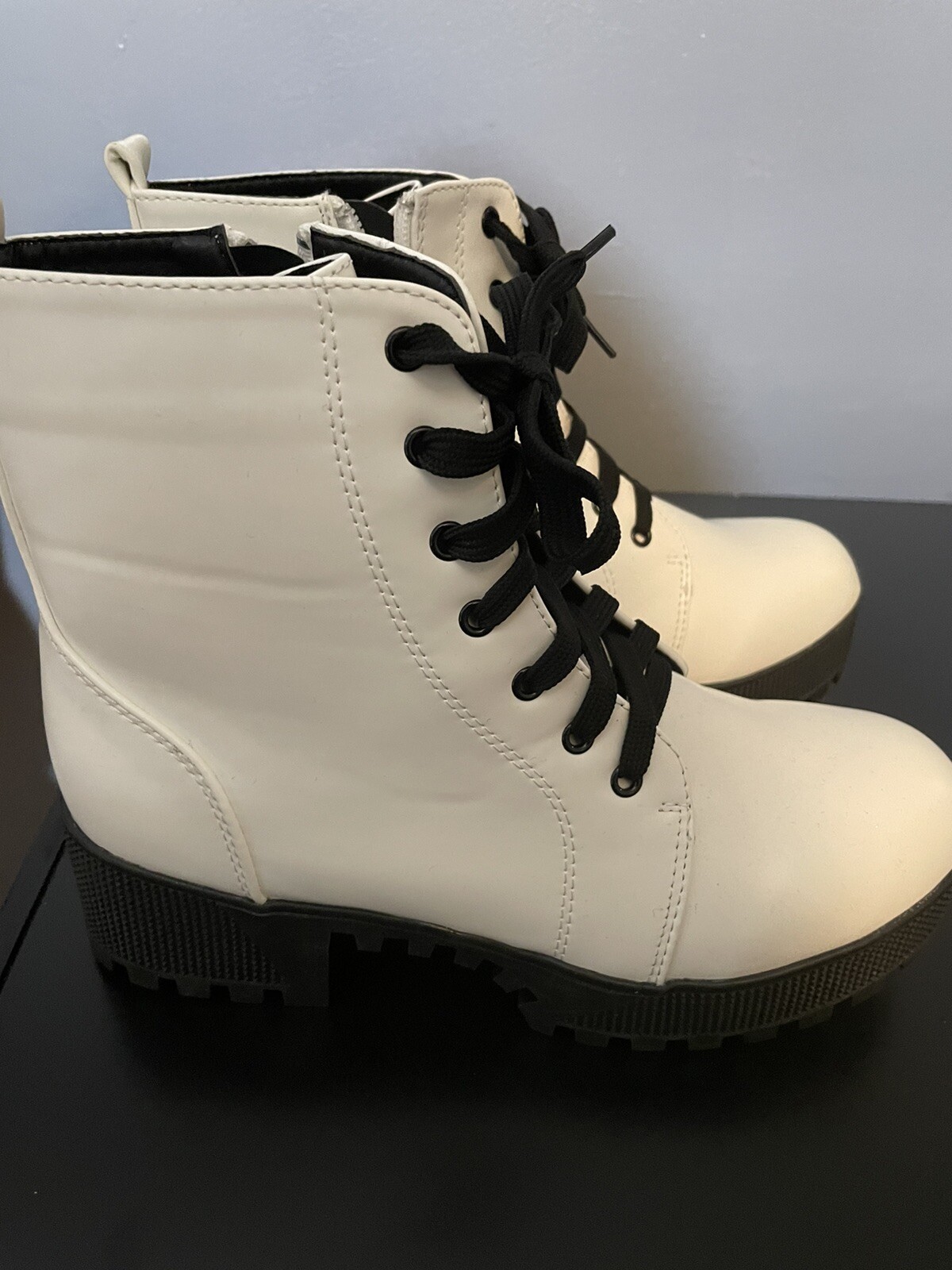 Women White Ankle Boots Size 8 image 2