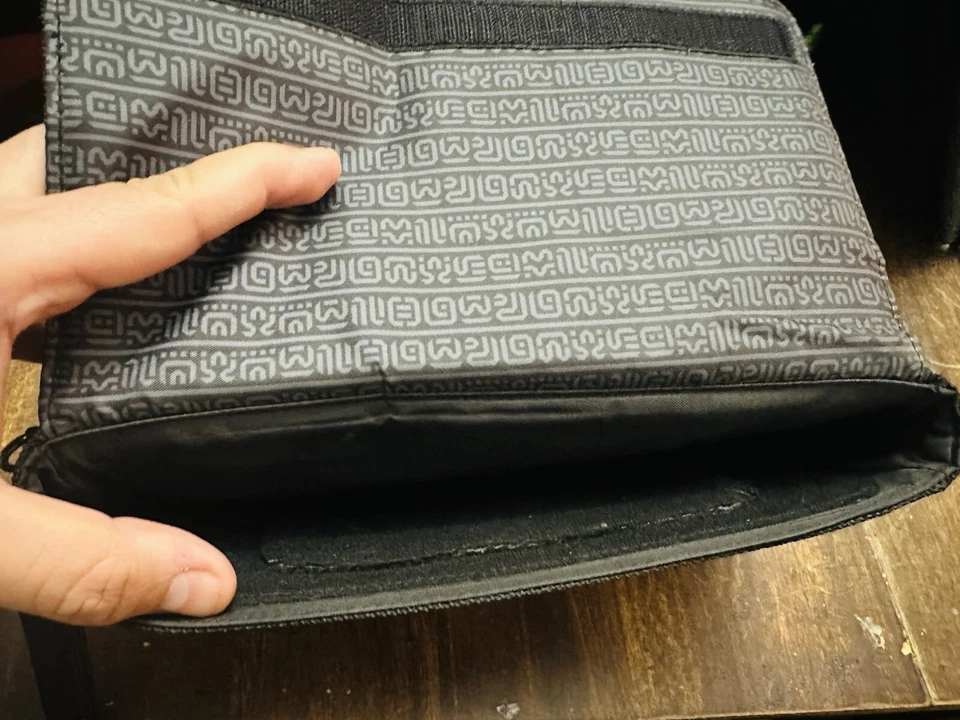 ¡Rara bolsa de viaje Nintendo Switch (edición Zelda Breath of the Wild) de Hori! Foto 4 de 4