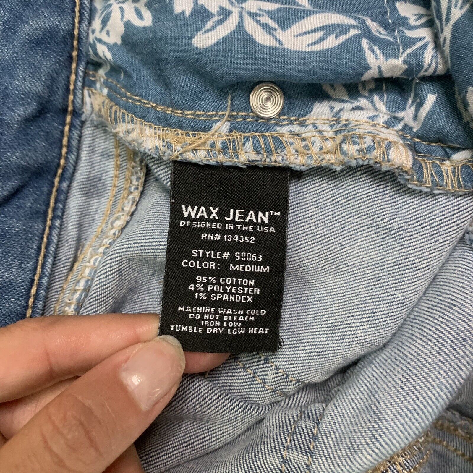 Wax Jean Women’s Distressed Jean Shorts, Size Med… - image 10