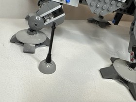 LEGO 7675: Lego Star Wars: AT-TE Walker 7675 - Near Complete w/ Minifigures