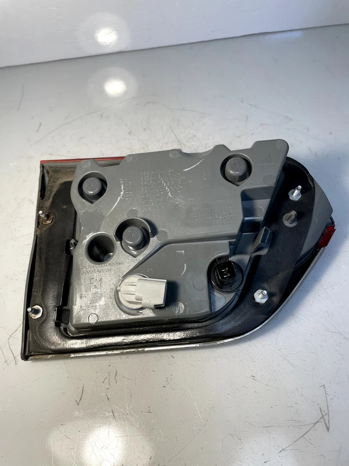 Luz trasera interior LED OEM lado del pasajero derecha EE0-L20 Jeep Grand Cherokee 2014-2021 Foto 4 de 4