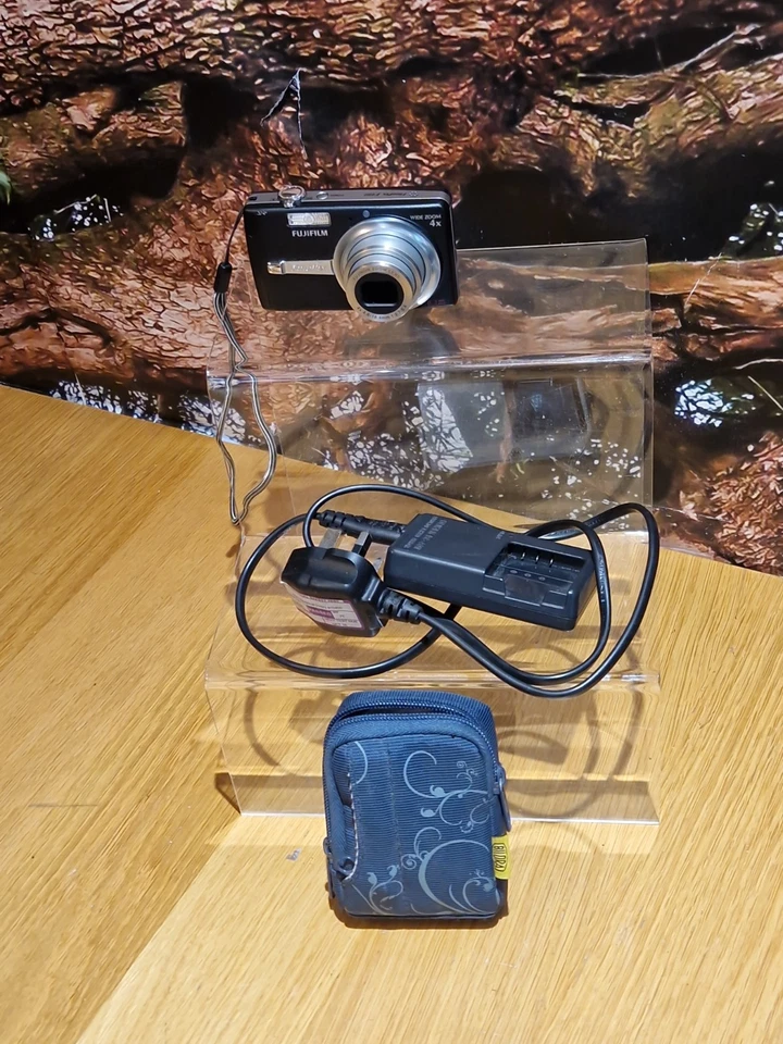 Fujifilm Digital Camera FinePix F480 8.2MP Black Tested Fully Working, photo 1 of 5