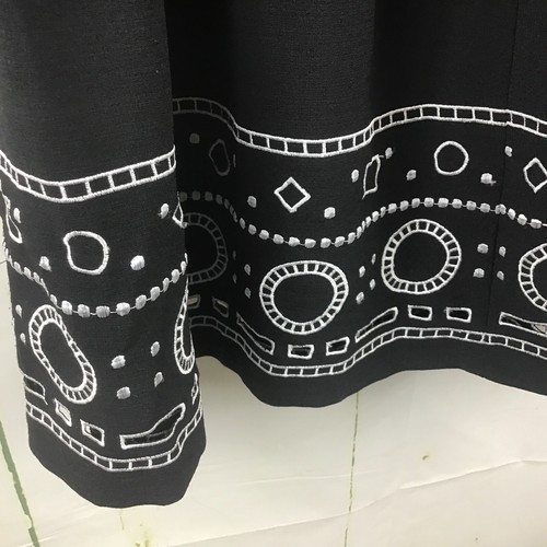 Vintage TanJay Petites Women’s Black White Pleated Embroidered Midi Skirt Sz.14P - Picture 5 of 9