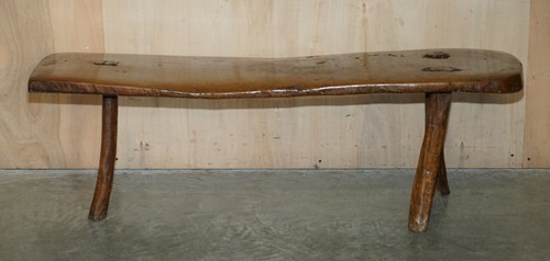 PRIMITIVE ANTIQUE 1740 SPANISH 18TH CENTURY THREE LEGGED BENCH OR COFFEE TABLE - Picture 3 of 20