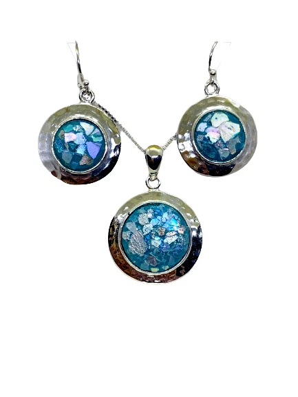 Ancient roman deals glass jewelry