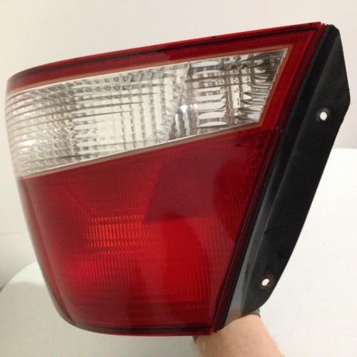 2000-2002 Hyundai Accent HATCHBACK Right PASSENGER Side Tail Light OEM Shiny - Picture 3 of 8