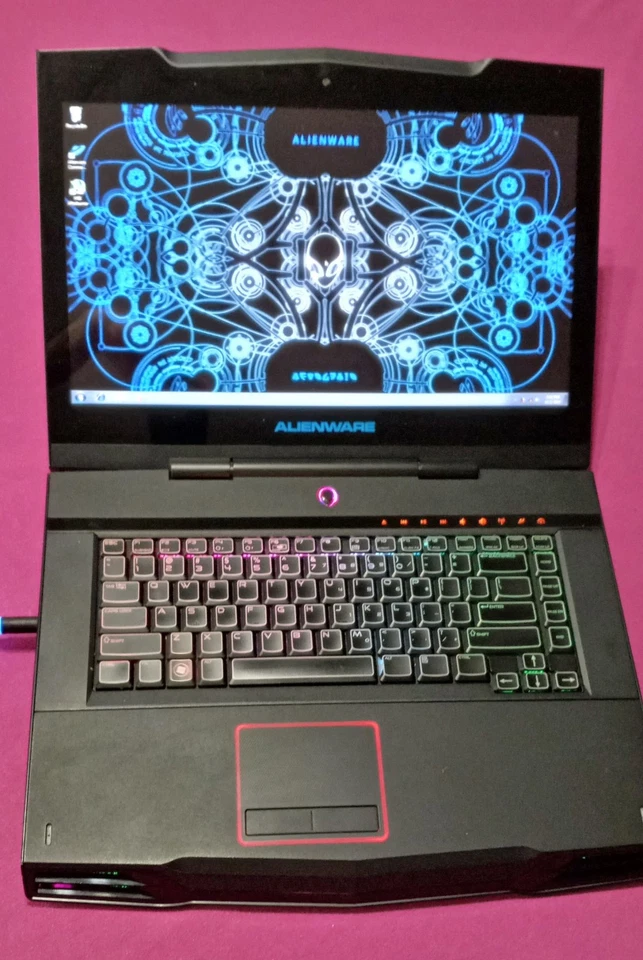 Portátil Alienware M15X I7-740qm 1,73-2,93 GHz 8 GB 2 TB HDD AMD M6100 W7 Foto 2 de 4